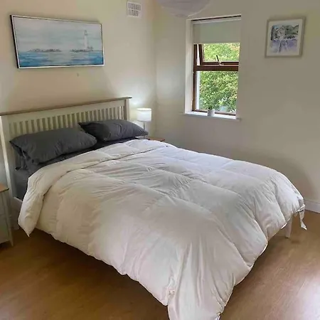 Beautiful 3 Bedroom House In Village County Sligo Сasa de vacaciones *