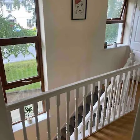 Beautiful 3 Bedroom House In Village County Sligo Vakantiehuis